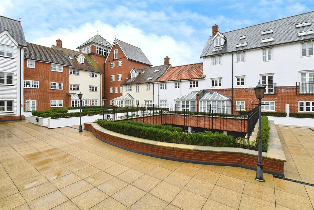 Property photo 1 of 15 External