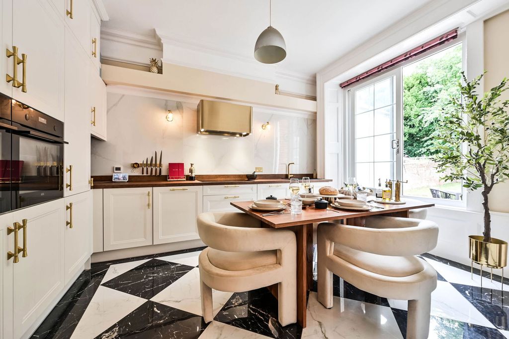 Property photo 2 of 22