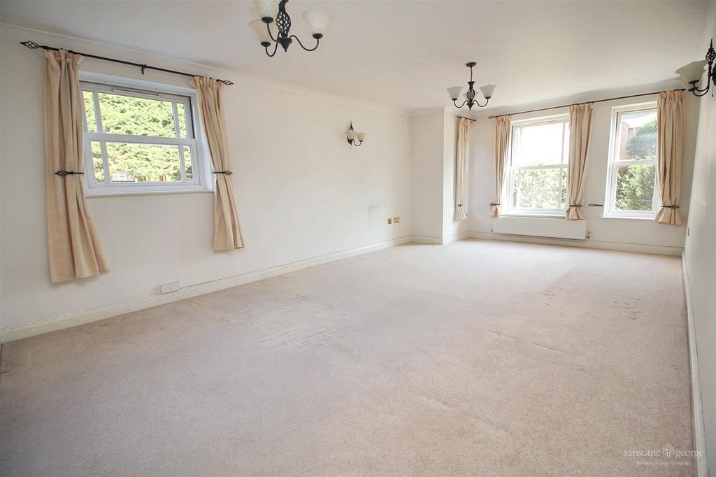 Property photo 3 of 18 Living Room