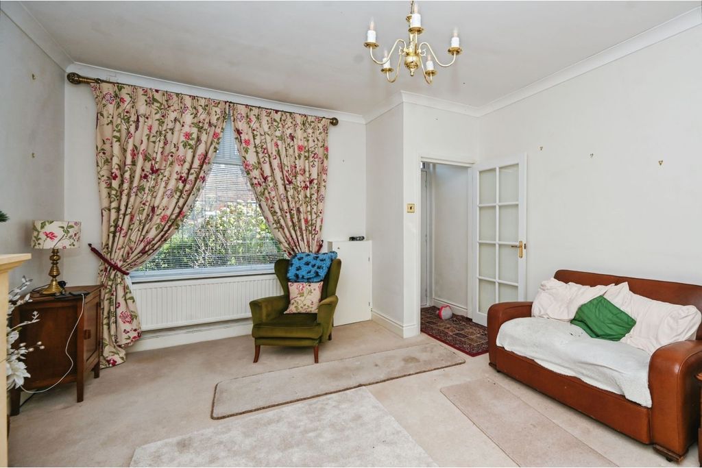 Property photo 2 of 20