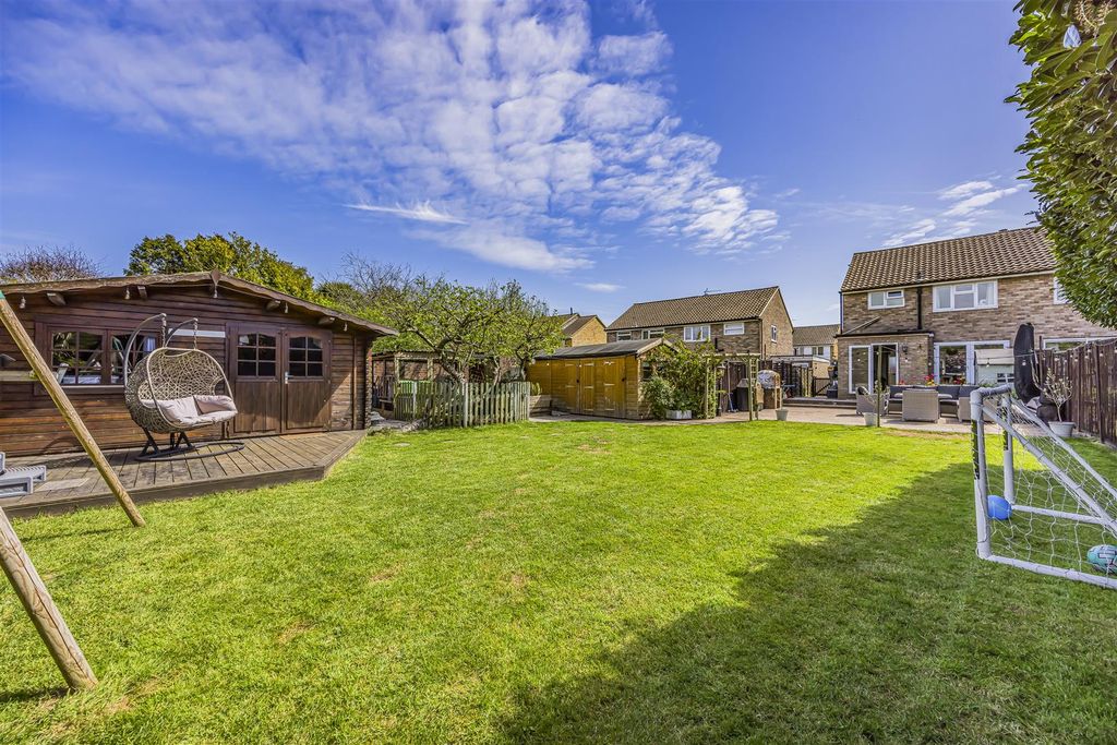 Property photo 2 of 25 Lauder Close, Southbourne-Porticomarketing-Nexa-35
