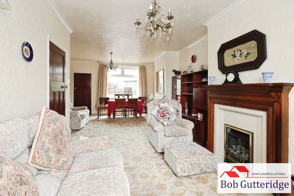 Property photo 2 of 26 "L" Shaped Lounge / Dining Room