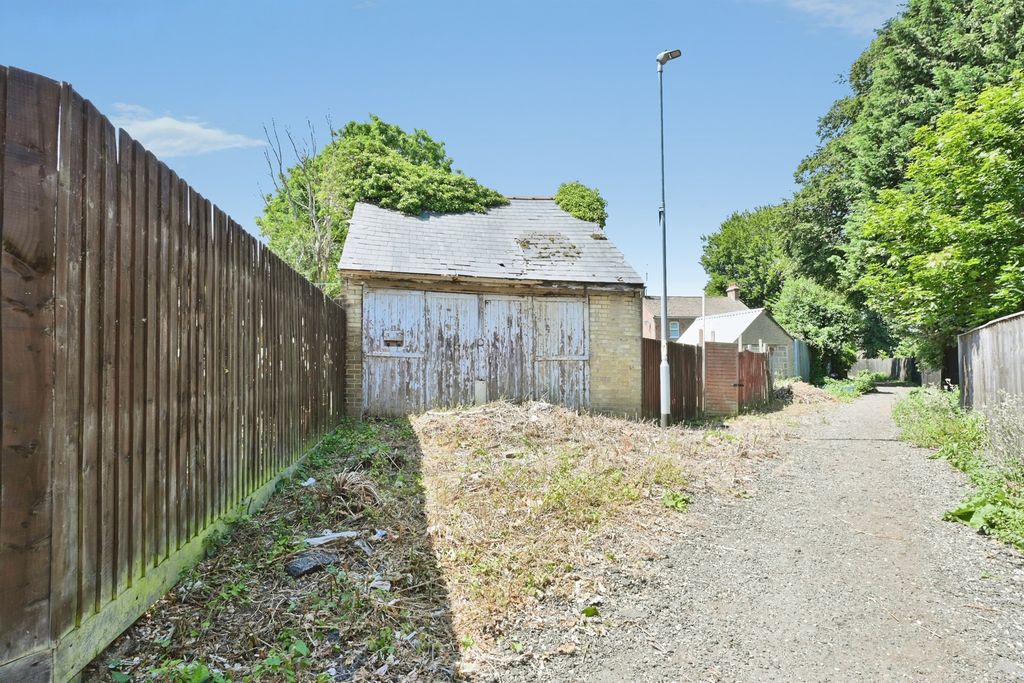 Property photo 2 of 22