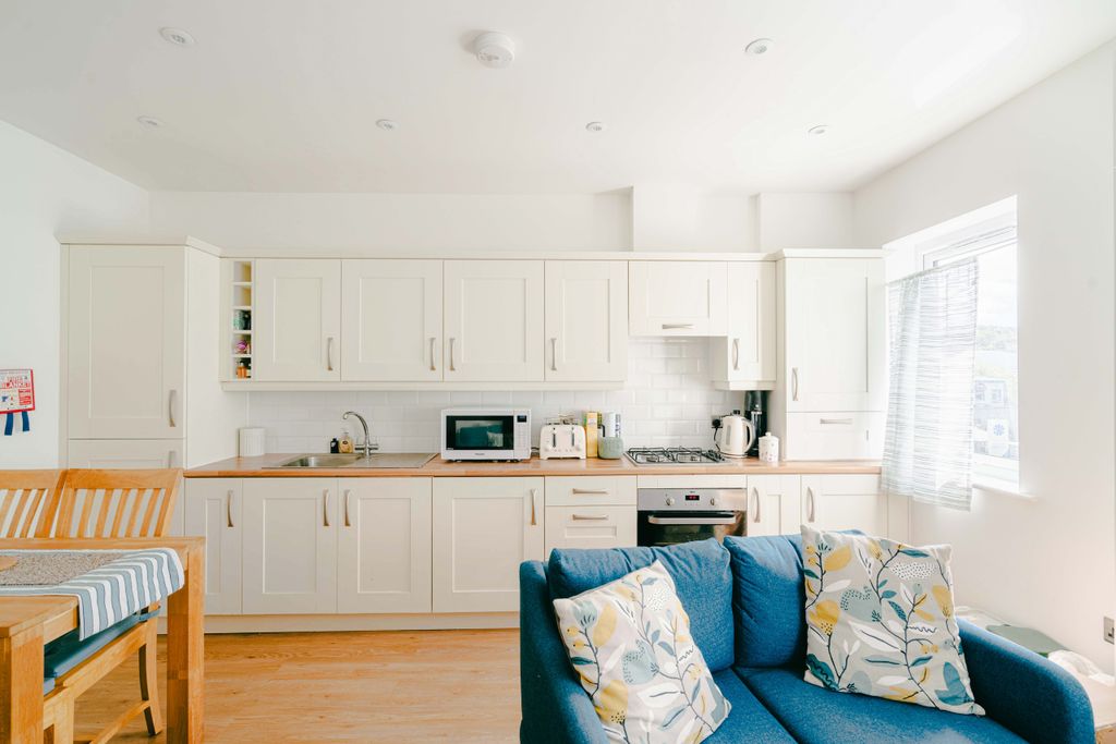 Property photo 2 of 11 10