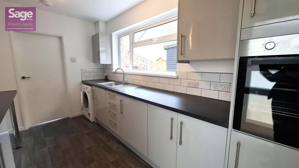 Property photo 3 of 34