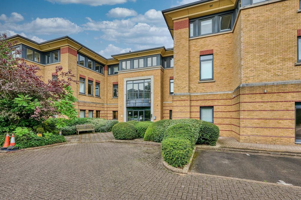 Property photo 1 of 10 2500 The Crescent Main Building.Jpg