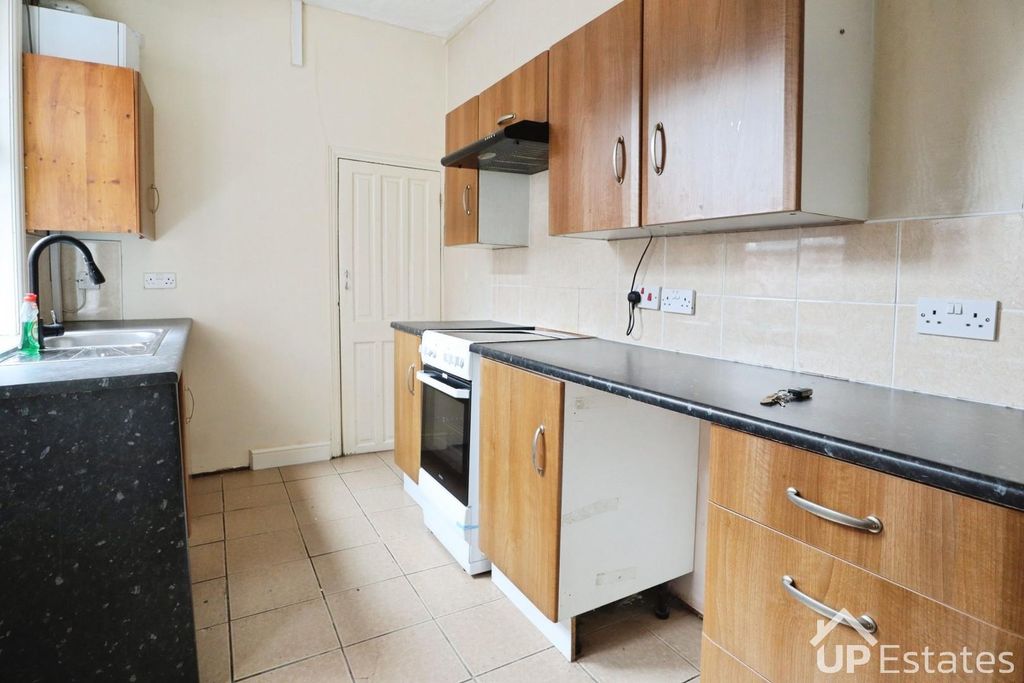 Property photo 2 of 10 Kitchen