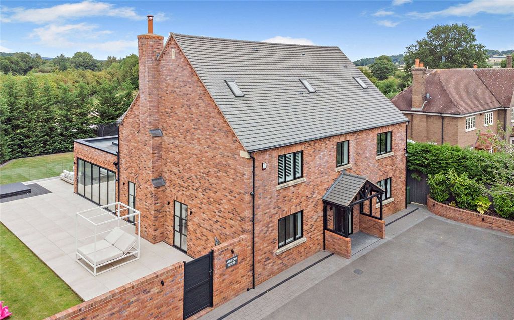 Property photo 2 of 35 Ashwood House