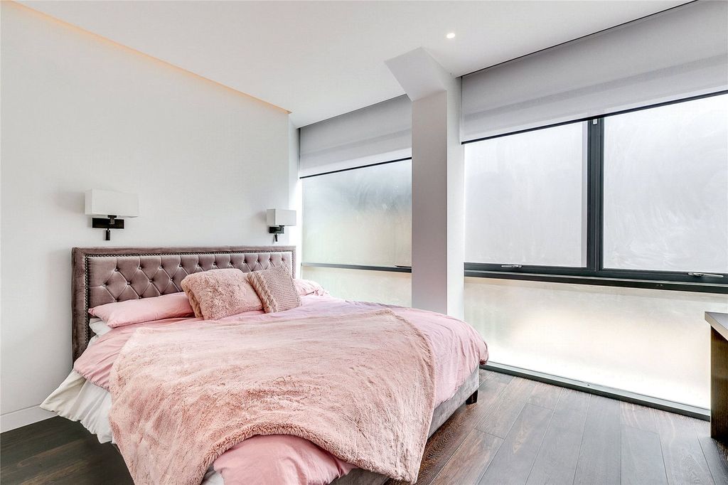 Property photo 3 of 24