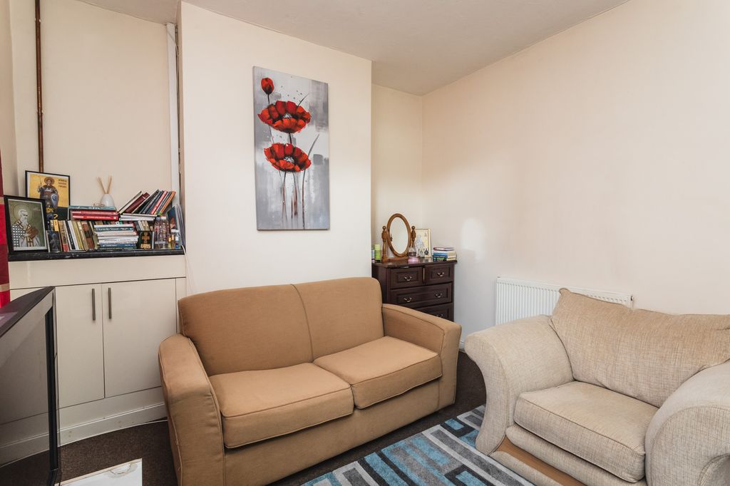 Property photo 3 of 28