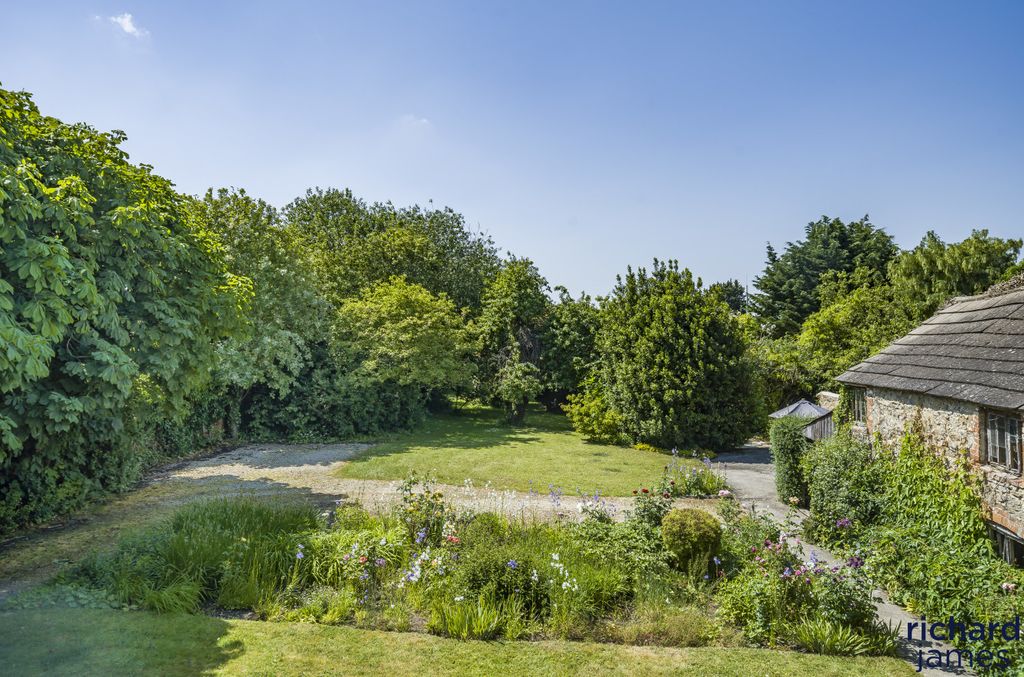 Property photo 2 of 29 1187546d-Cea4-46F...