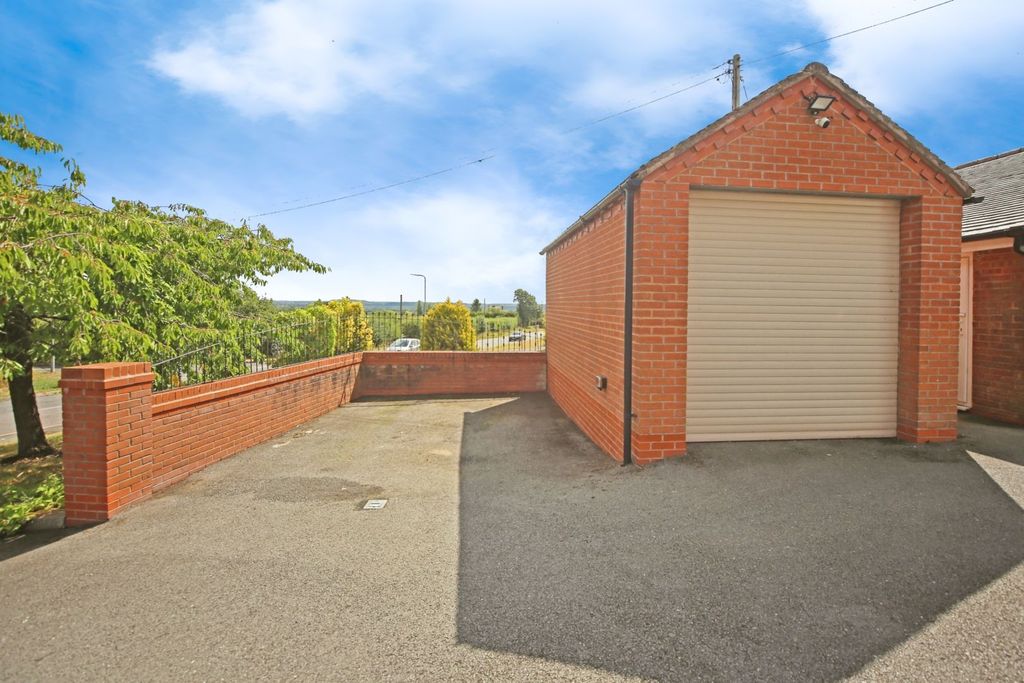 Property photo 3 of 23
