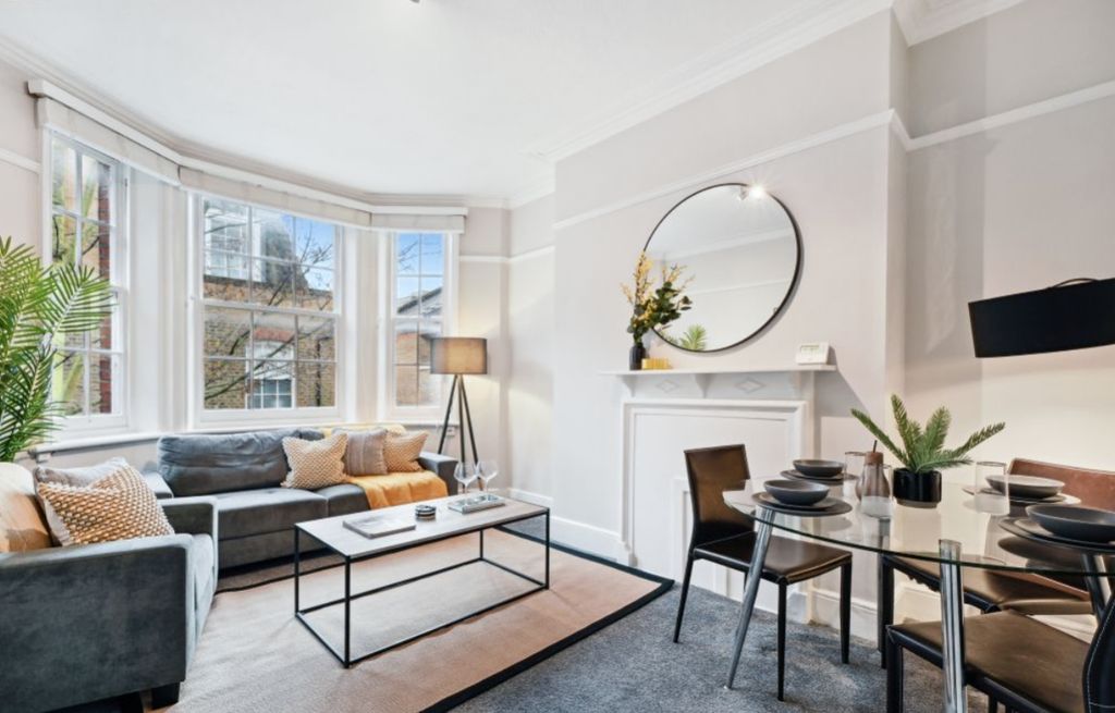 Property photo 1 of 6 Living Room