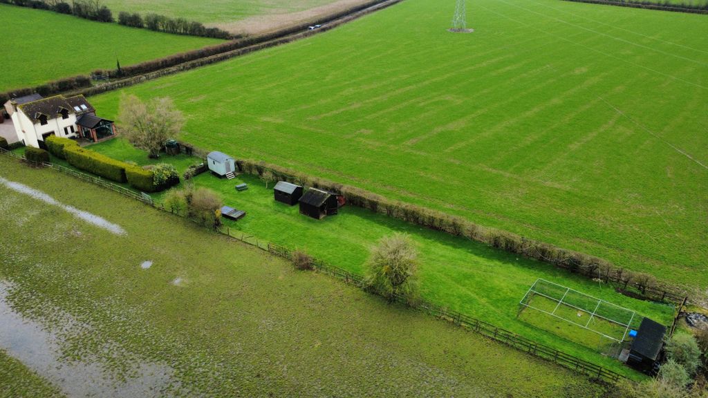 Property photo 2 of 41