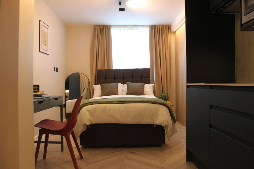 Property photo 1 of 28