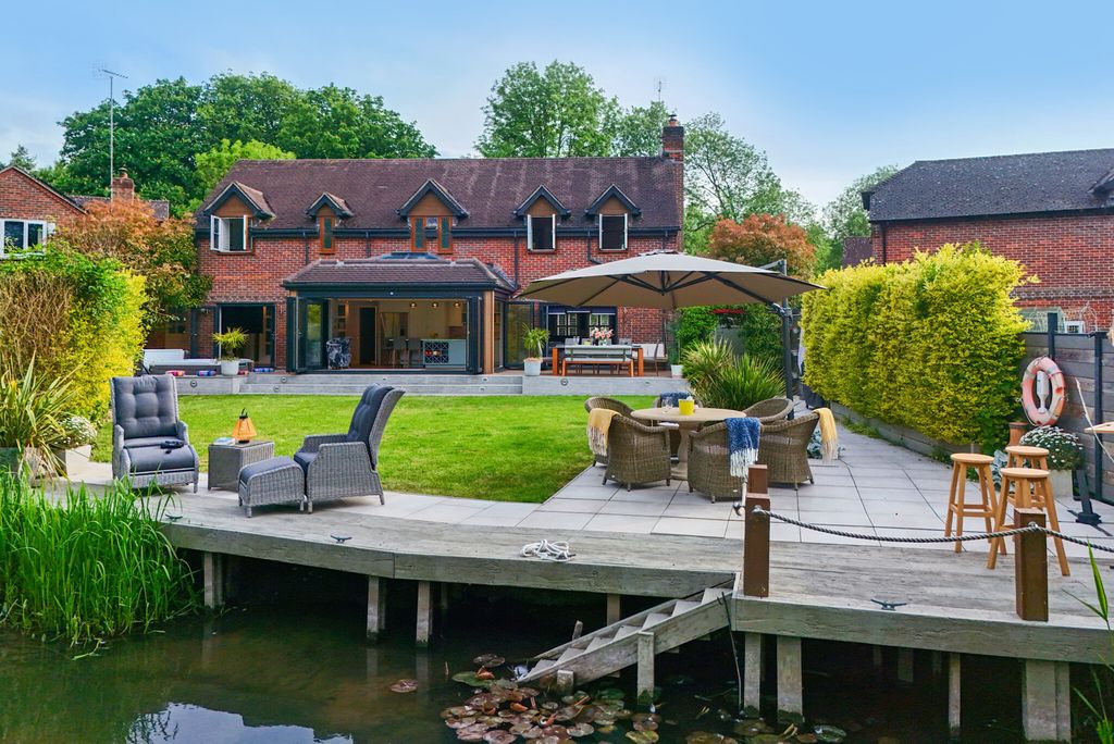 Property photo 1 of 57 -682Cf60Cda88c-12...