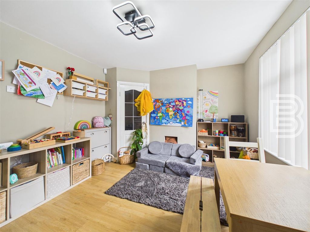 Property photo 3 of 16 Cam03823G0-Pr0159-Still014.Jpg