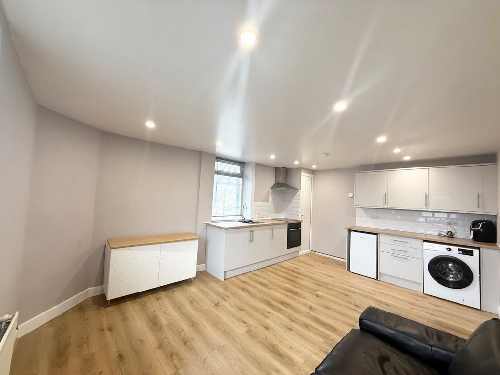 Property photo 3 of 9 Picture No. 08