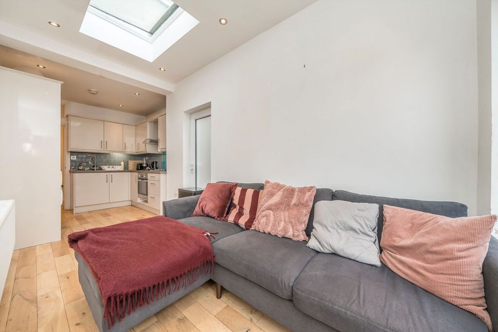 Property photo 2 of 6