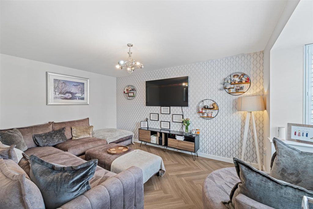 Property photo 2 of 21 Lounge