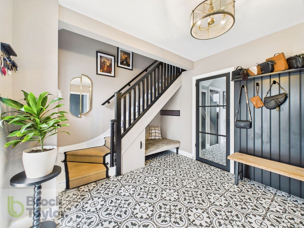 Property photo 2 of 28 04