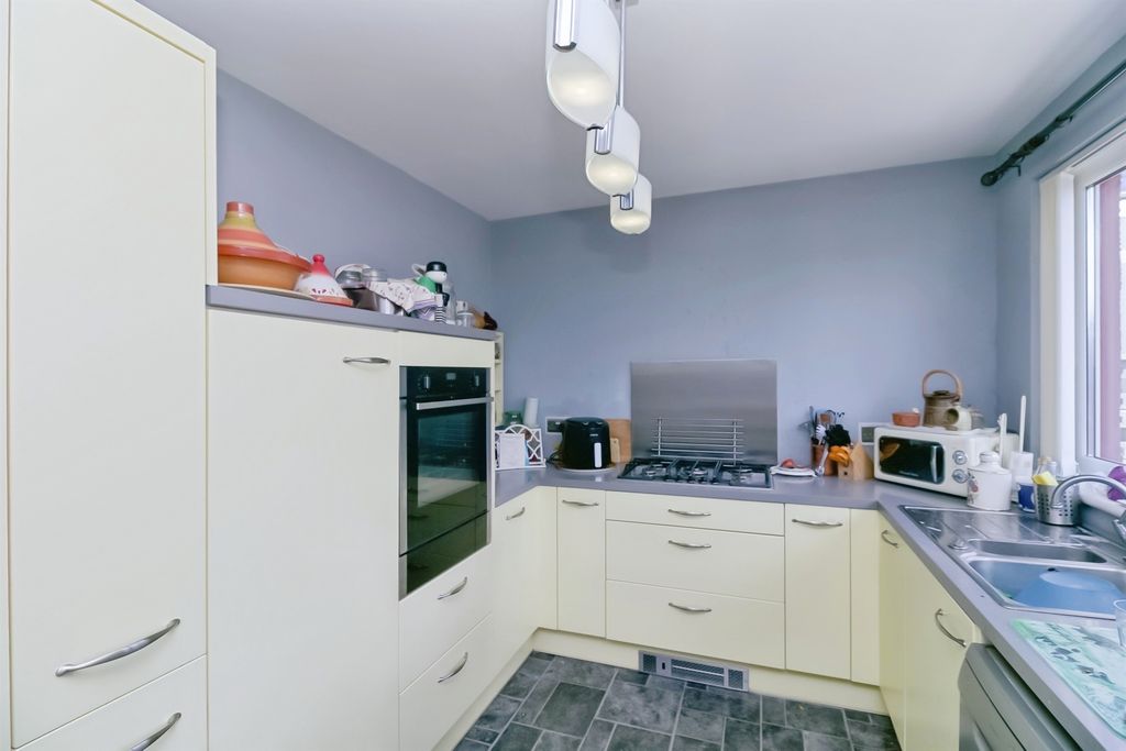 Property photo 2 of 16