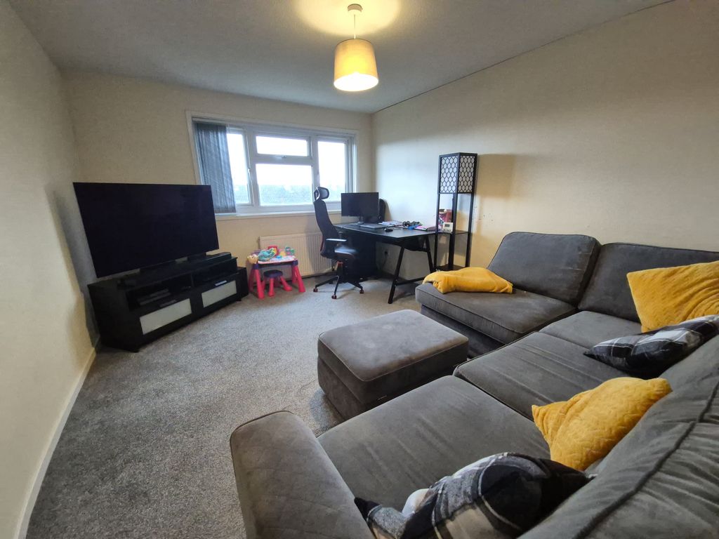 Property photo 2 of 8 Lounge