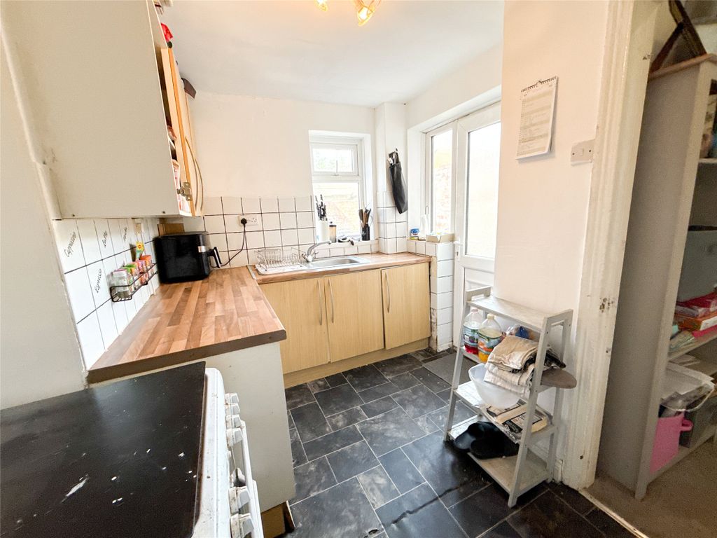 Property photo 3 of 23 Kitchen
