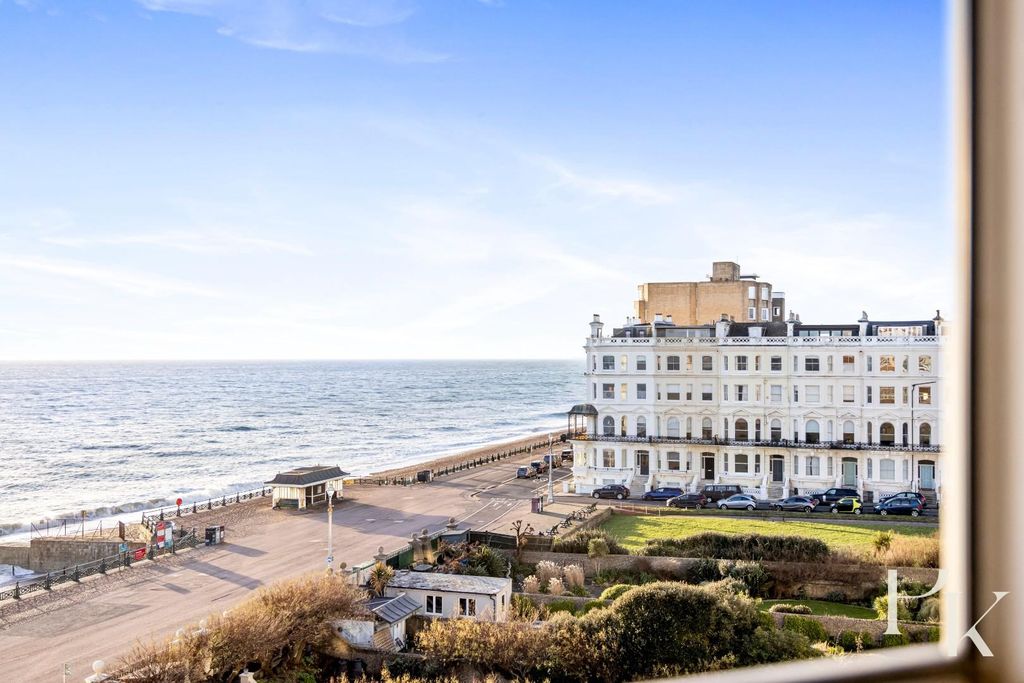 Property photo 3 of 21 Courtenay Terrace, Flag Court, Flat 36-014.Jpg