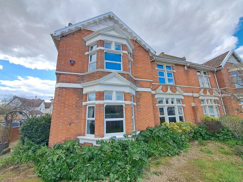 Property photo 1 of 31 Picture No. 02