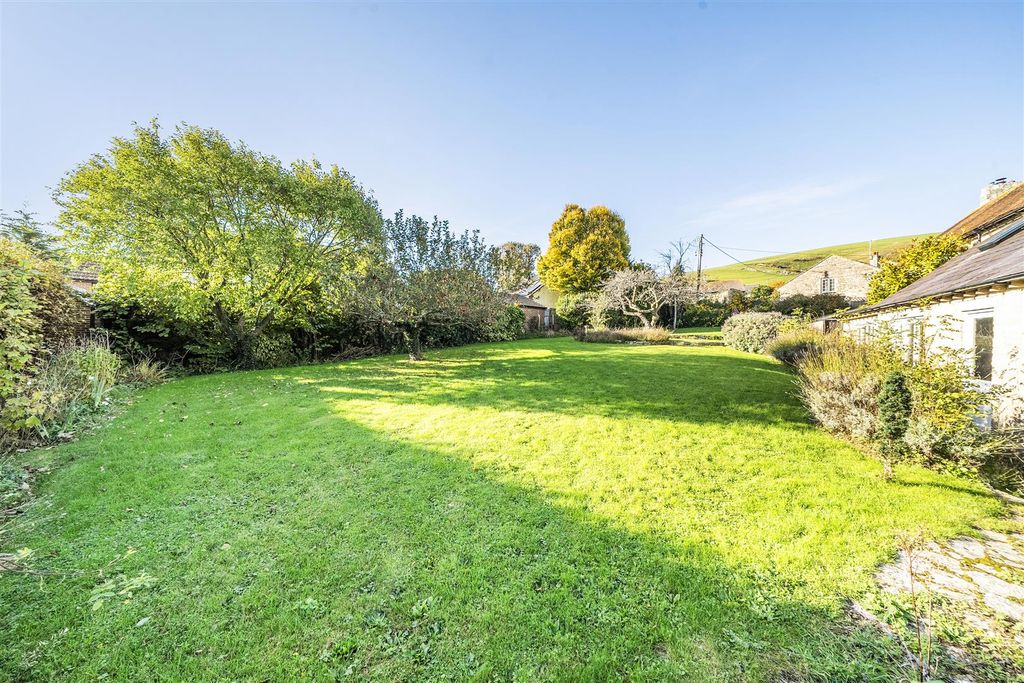 Property photo 3 of 19 Garden