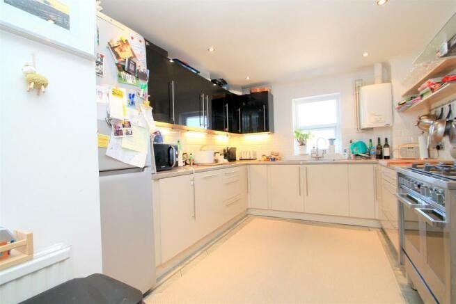 Property photo 2 of 7 Kitchen
