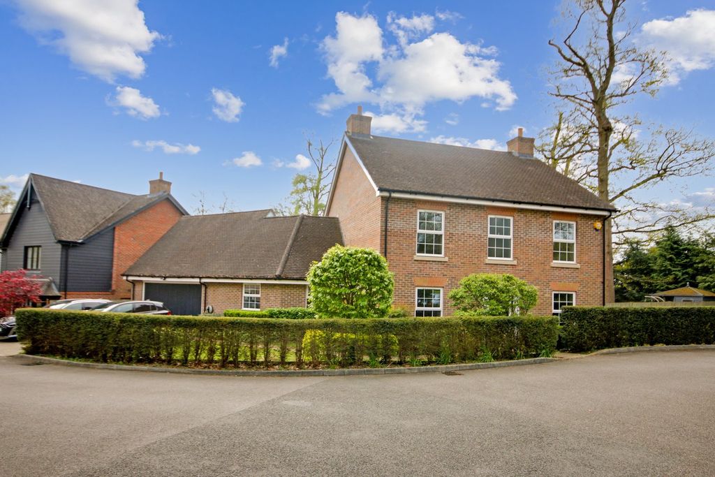 Property photo 1 of 28