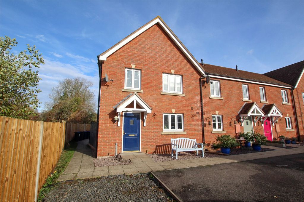 Property photo 3 of 15 Front Aspect.