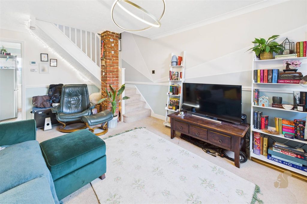 Property photo 2 of 13 Lounge