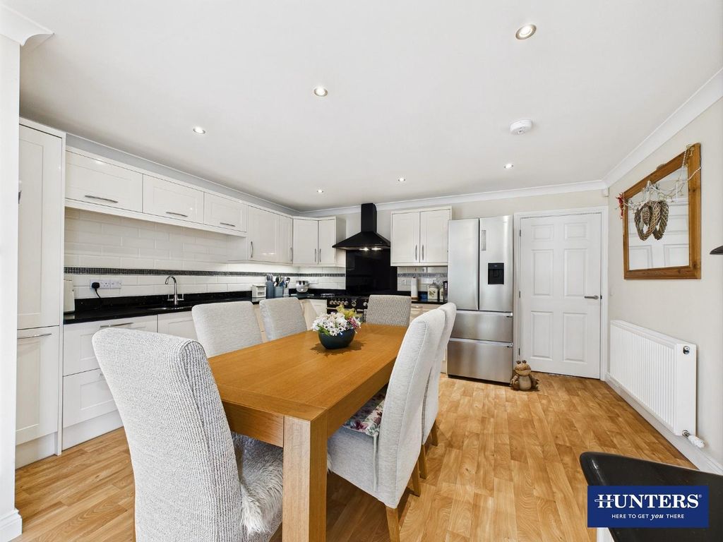Property photo 3 of 30 Dining Kitchen