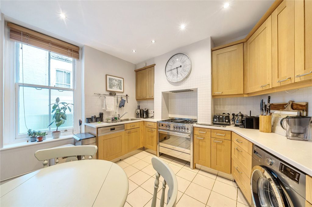 Property photo 3 of 18