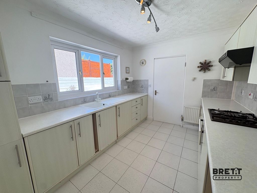 Property photo 2 of 14 Kitchen