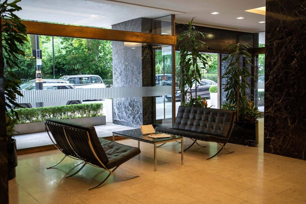 Property photo 2 of 16 Lobby