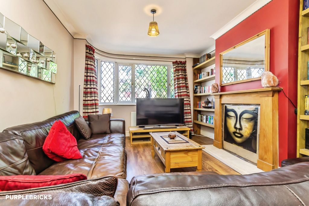 Property photo 3 of 27