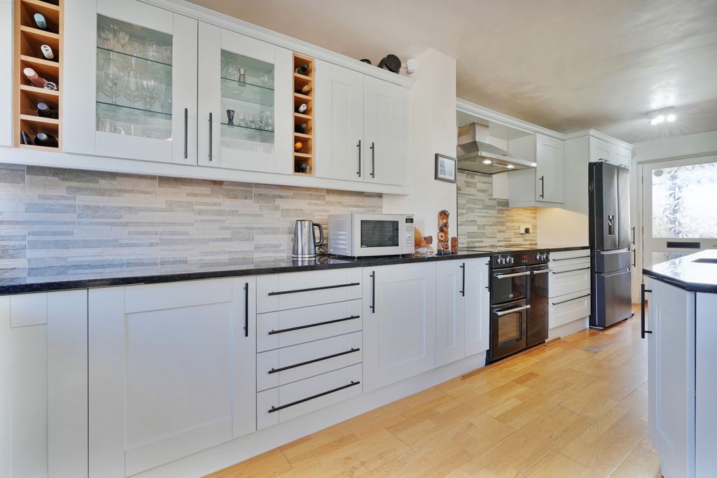 Property photo 2 of 34 Kitchen