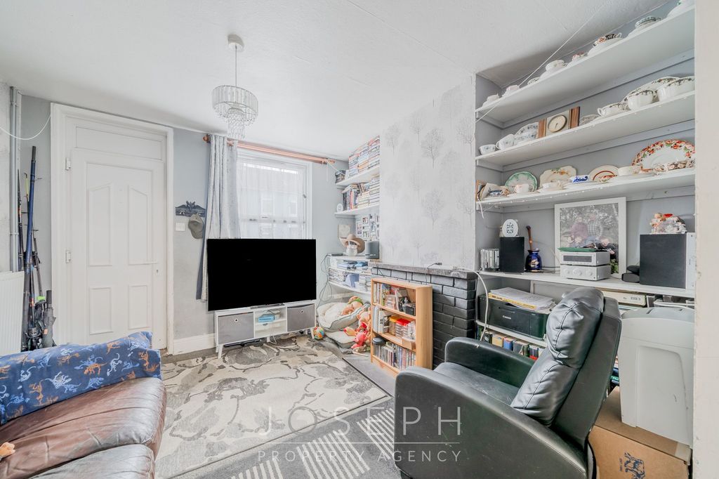 Property photo 2 of 12