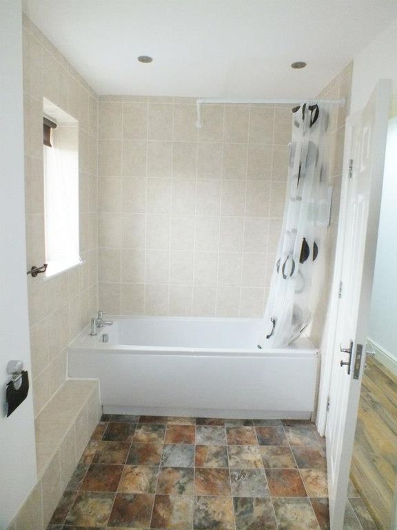 Property photo 3 of 6 Washroom