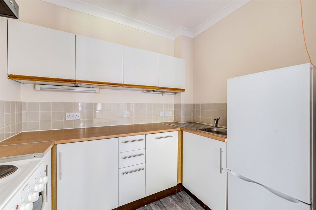 Property photo 3 of 17 Picture No. 02
