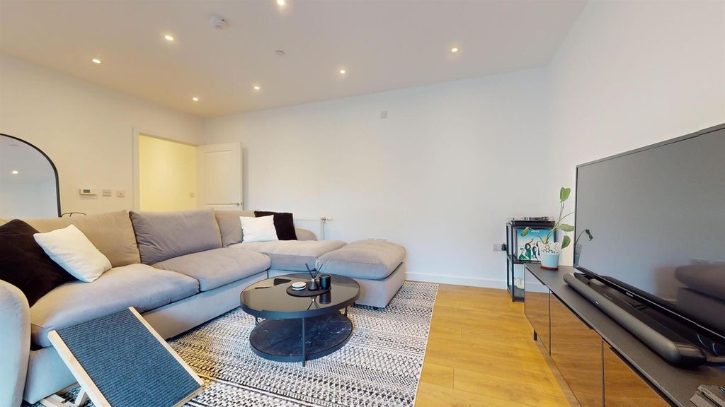 Property photo 1 of 12 Living Area 3 66ba332E431857227Df58925_Fac2E272F88