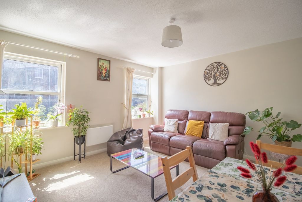 Property photo 3 of 10 5350684