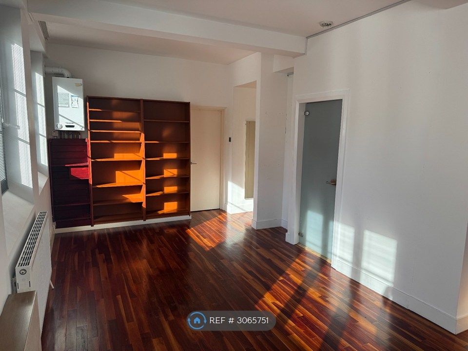 Property photo 3 of 32 Space For You