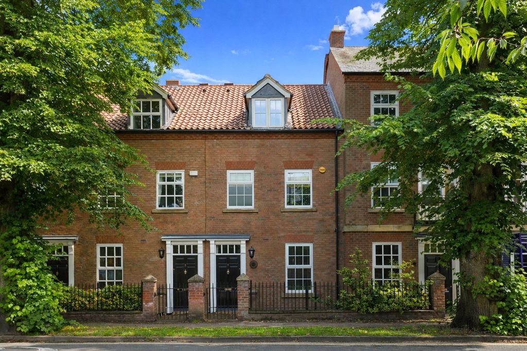 Property photo 1 of 20 Photos