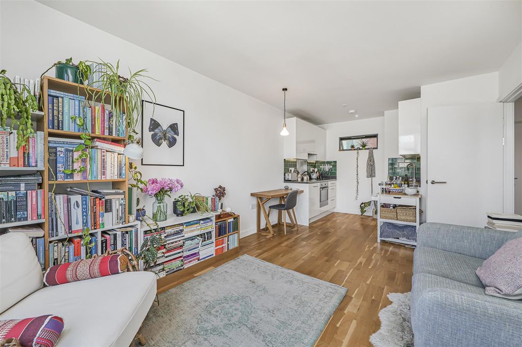 Property photo 1 of 12 Eden_Harper_-_Wynne_Road_Sw9_0Bb_18.Jpg