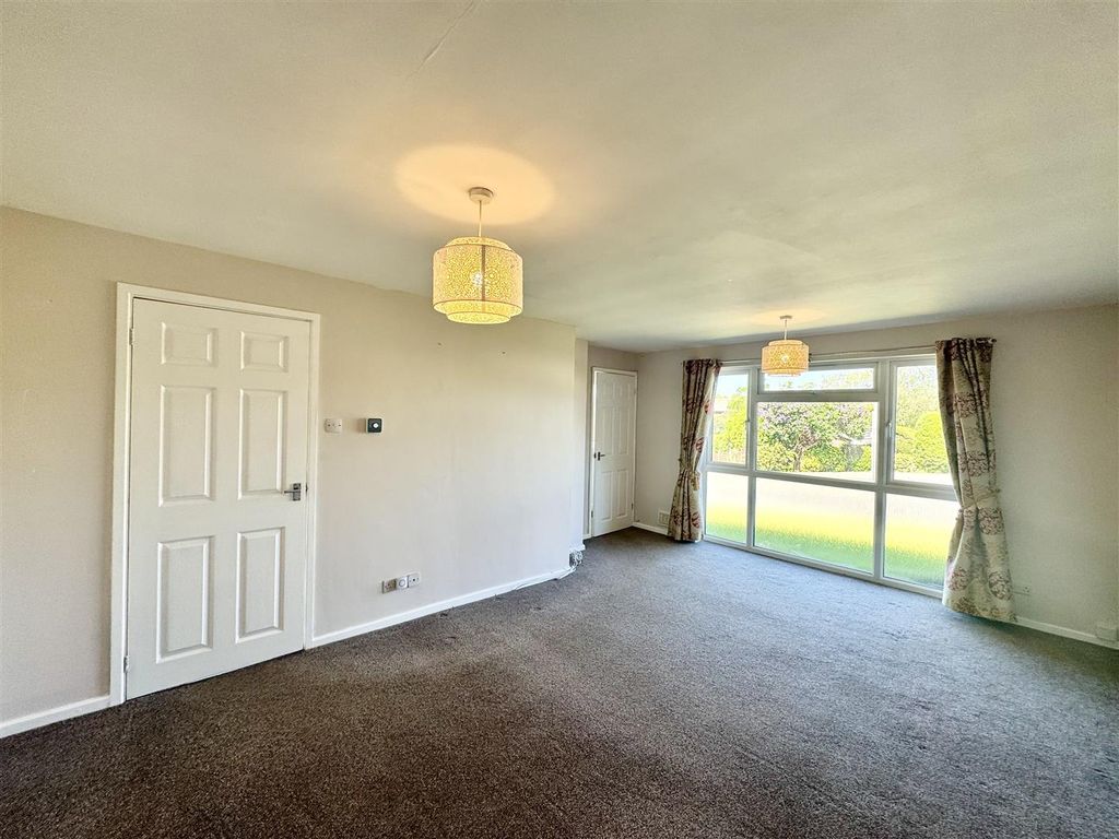 Property photo 2 of 17 Sitting Room